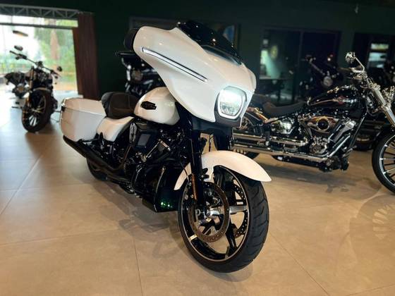 HARLEY-DAVIDSON STREET GLIDE 